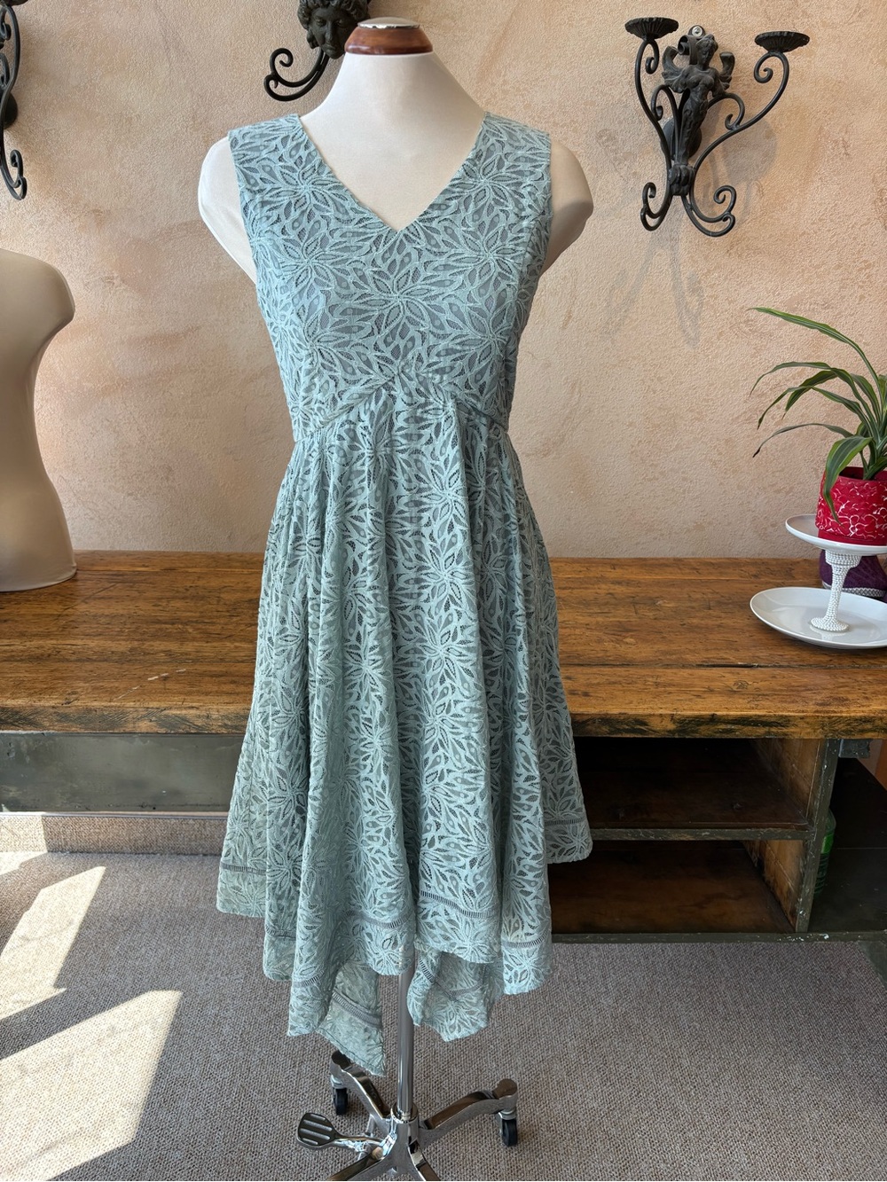 Patrizia Luca Sleeveless V-Neck Lace High-Low Dress in Sage